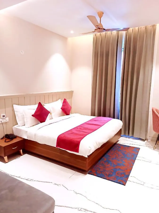Hotel Taj Crown Plaza Agra