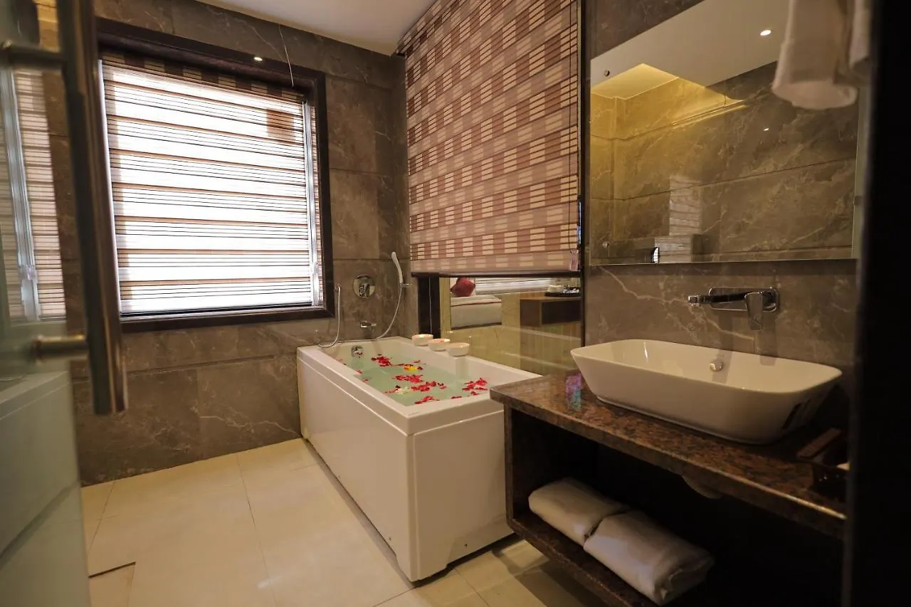 Hotel Taj Crown Plaza Agra  3*, Agra (Uttar Pradesh)