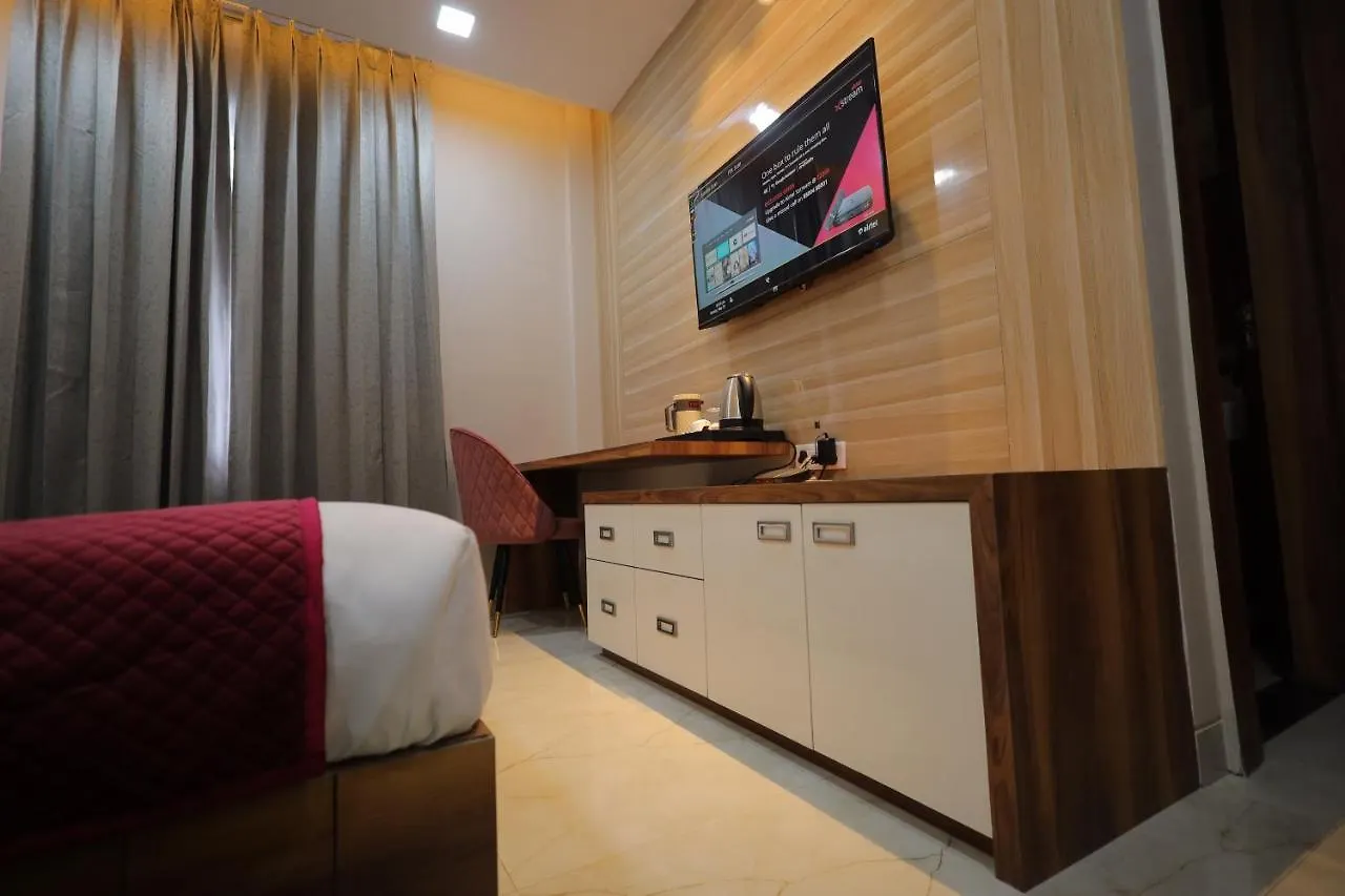 Hotel Taj Crown Plaza Agra   Agra (Uttar Pradesh)