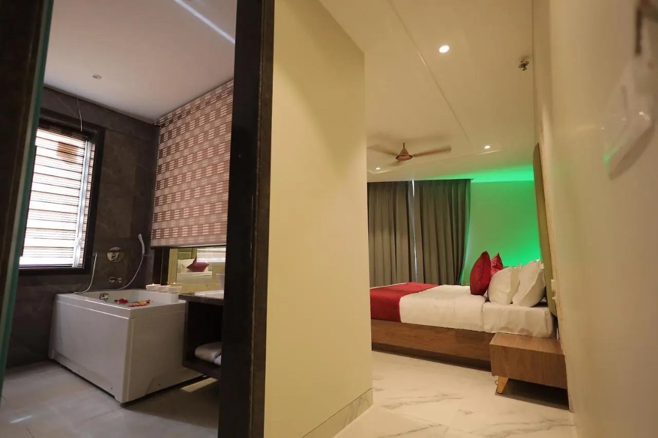 Hotel Taj Crown Plaza Agra
