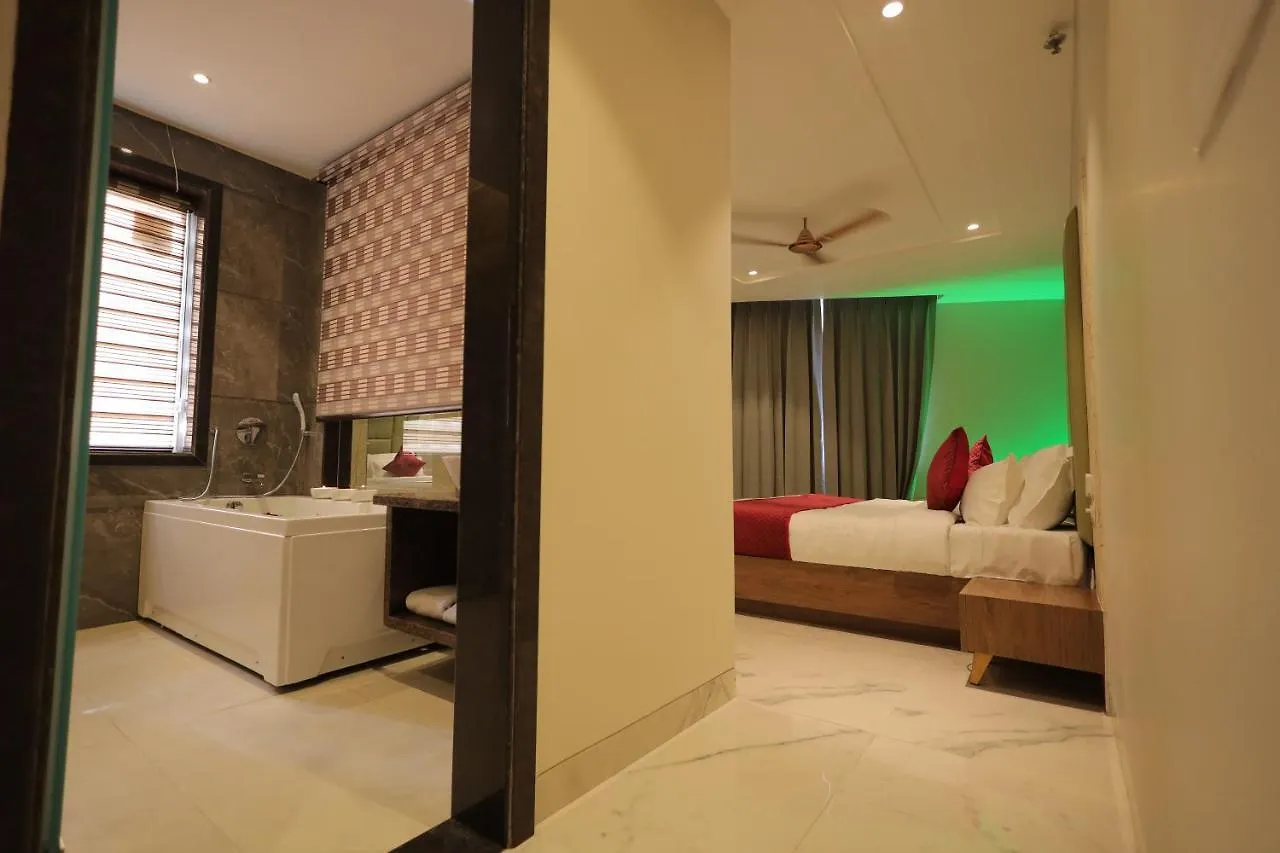 Hotel Taj Crown Plaza Agra  3*, Agra (Uttar Pradesh)