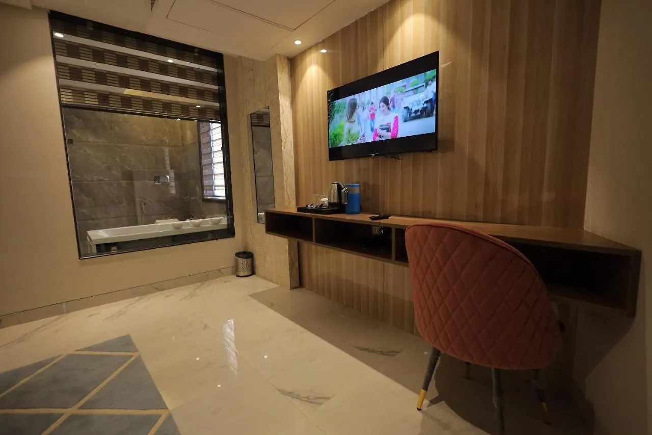 Hotel Taj Crown Plaza Agra