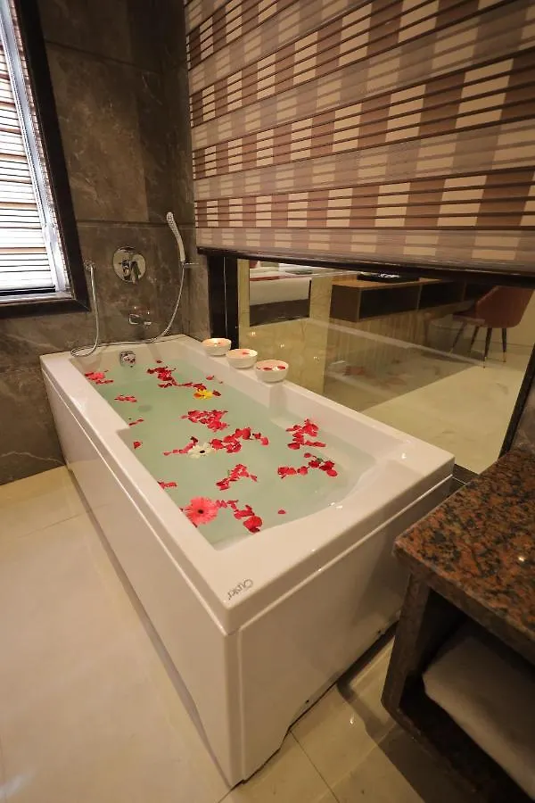 Hotel Taj Crown Plaza Agra