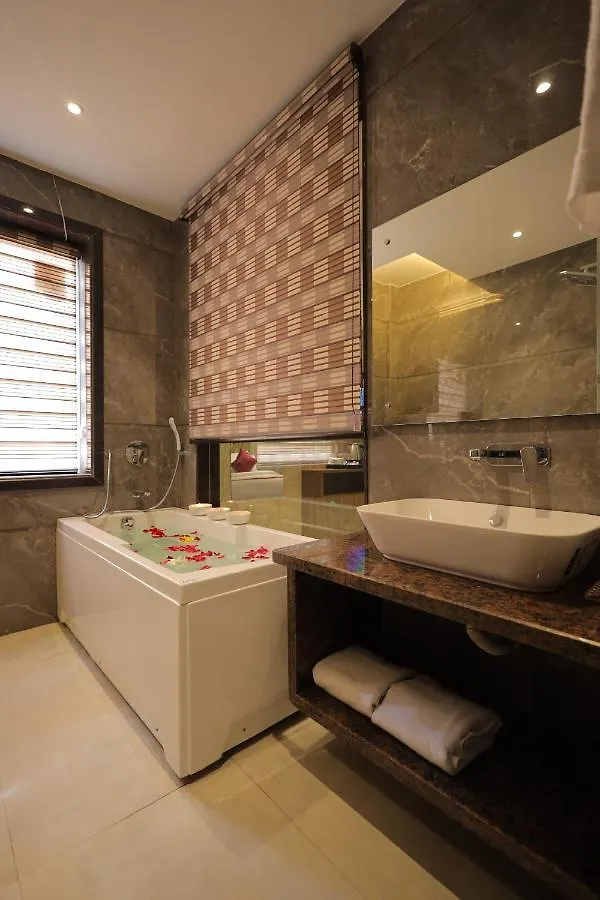 Hotel Taj Crown Plaza Agra