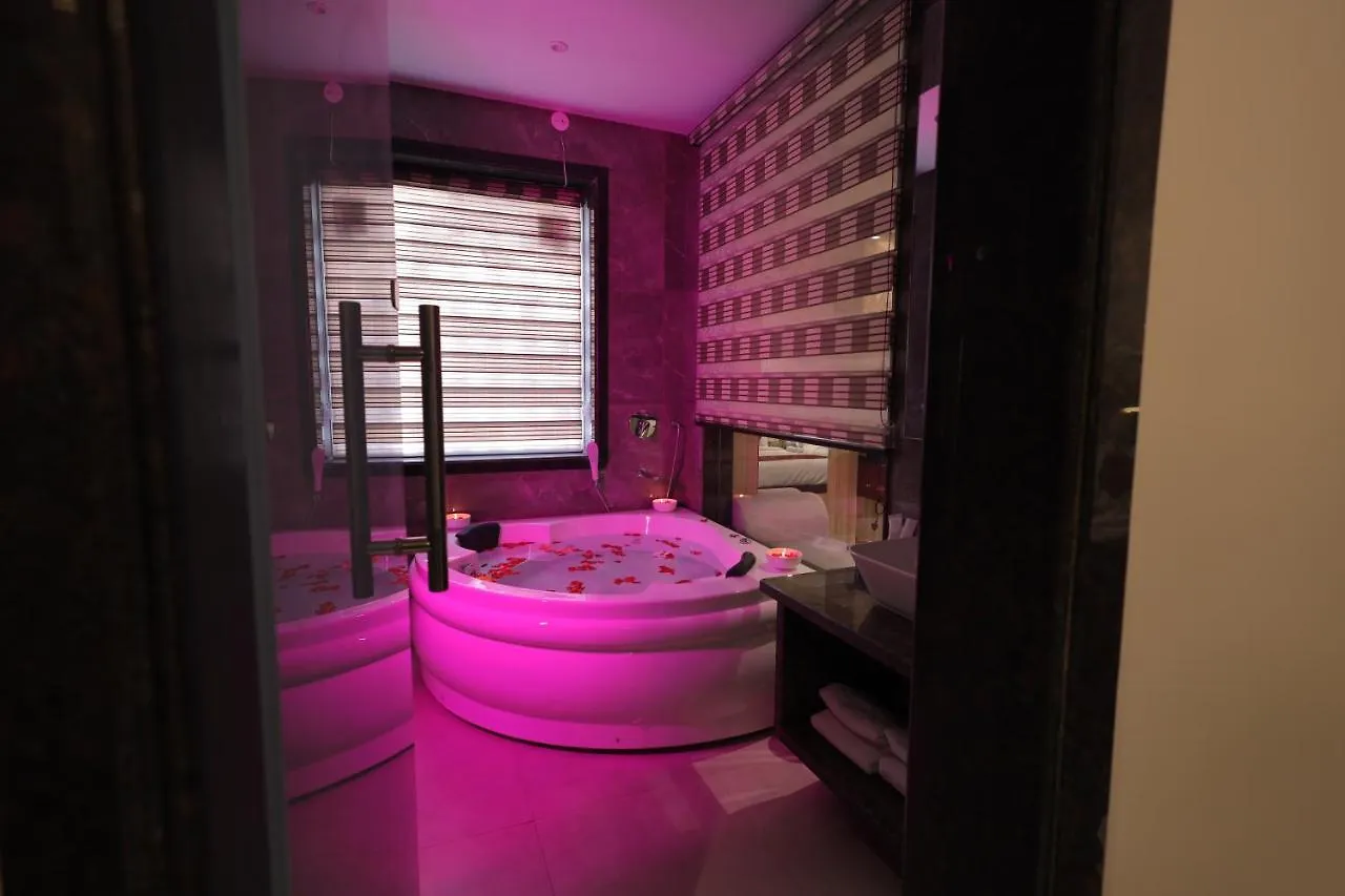 Hotel Taj Crown Plaza Agra  Agra (Uttar Pradesh)