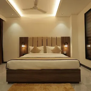 Hotel Snj Taj Grand