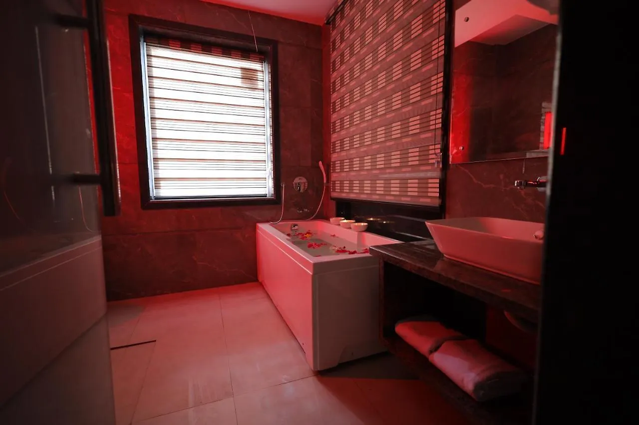 Hotel Taj Crown Plaza Agra  3*, Agra (Uttar Pradesh)