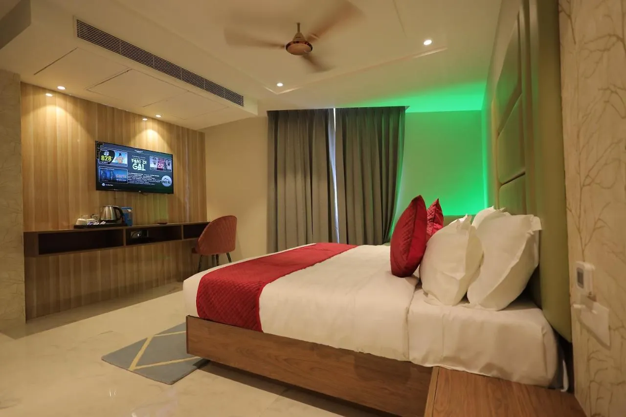 Hotel Taj Crown Plaza Agra  3*, Agra (Uttar Pradesh)